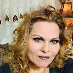 Single Arab woman in Dearborn, Michigan, United States