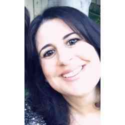 Single Arab woman in San Diego, California, United States