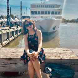 Single Arab woman in Baltimore, Maryland, United States