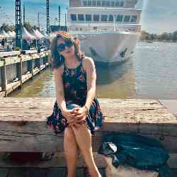 Single Arab woman in Baltimore, Maryland, United States