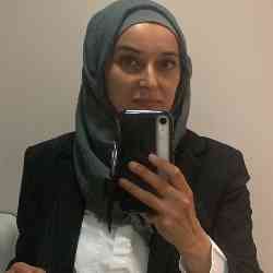 Single Arab woman in London, England, United Kingdom