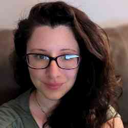 Single Arab woman in Salisbury, England, United Kingdom