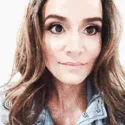 Single Arab woman in New York, New York, United States