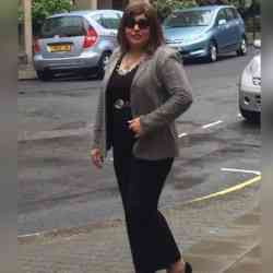 Single Arab woman in London, England, United Kingdom