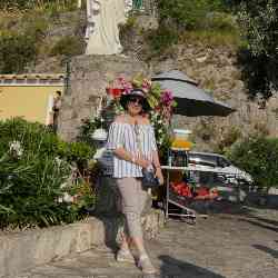 Single Arab woman in Phoenix, Arizona, United States