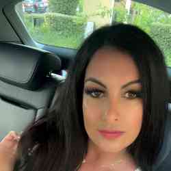 Single Arab woman in Montréal, Québec, Canada