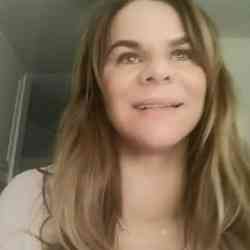 Single Arab woman in Los Angeles, California, United States