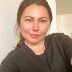 Single Arab woman in New York, New York, United States