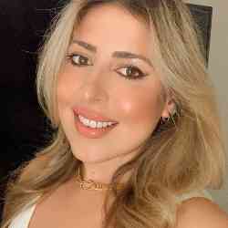 Single Arab woman in Los Angeles, California, United States