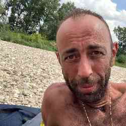 Single Arab man in Paris, Île-de-France, France
