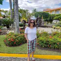 Single Arab woman in Toronto, Ontario, Canada