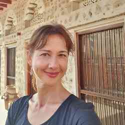 Single Arab woman in Dubai, Дубай, United Arab Emirates