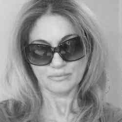 Single Arab woman in Livonia, Michigan, United States