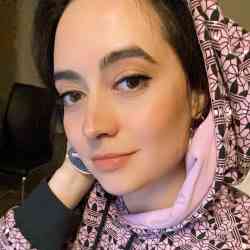 Single Arab woman in Los Angeles, California, United States