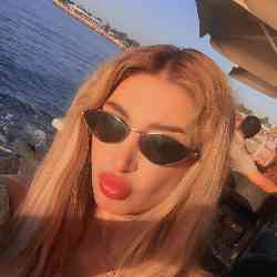 Single Arab woman in Toronto, Ontario, Canada