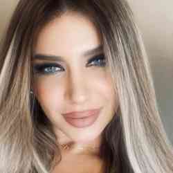 Single Arab woman in Toronto, Ontario, Canada