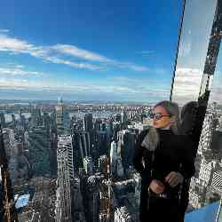 Single Arab woman in New York, New York, United States