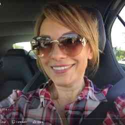 Single Arab woman in Los Angeles, California, United States