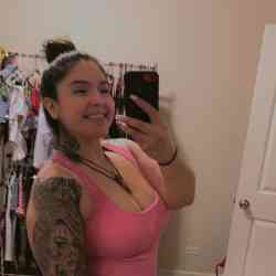 Single Arab woman in Chicago, Illinois, United States