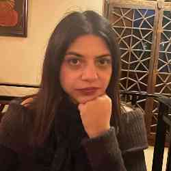 Single Arab woman in New York, New York, United States