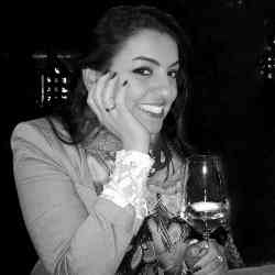 Single Arab woman in New York, New York, United States