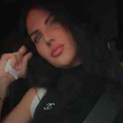 Single Arab woman in Toronto, Ontario, Canada