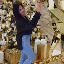 Single Arab woman in Toronto, Ontario, Canada