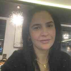 Single Arab woman in Dearborn, Michigan, United States