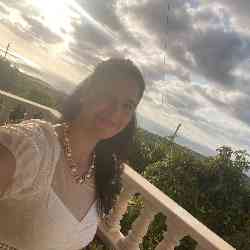 Single Arab woman in Dearborn, Michigan, United States