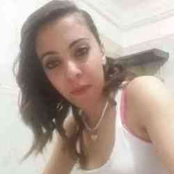 Single Arab woman in Oran, Oran Province, Algeria