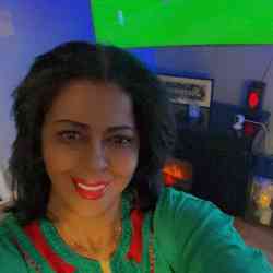 Single Arab woman in Chicago, Illinois, United States