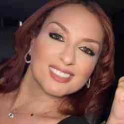 Single Arab woman in Los Angeles, California, United States