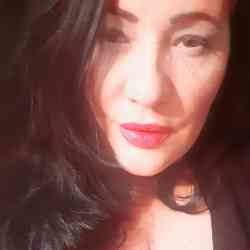 Single Arab woman in Miami, FL, United States