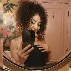 Single Arab woman in London, England, United Kingdom