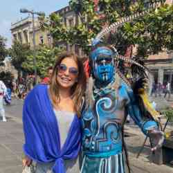 Single Arab woman in Miami, Florida, United States