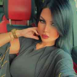 Single Arab woman in London, England, United Kingdom