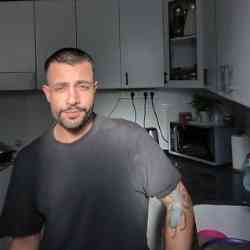 Single Arab man in Bayrut, Beirut Governorate, Lebanon