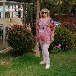 Single Arab woman in Bayrut, Beirut Governorate, Lebanon