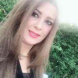 Single Arab woman in Damascus, Damascus Governorate, Syria