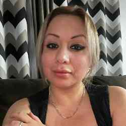 Single Arab woman in Cathedral City, California, United States