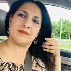 Single Arab woman in Brampton, Ontario, Canada