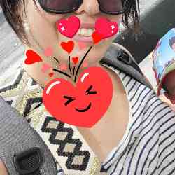 Single Arab woman in Saint-Germain-en-Laye, Île-de-France, France