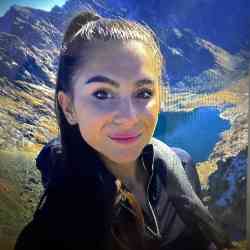 Single Arab woman in Toronto, Ontario, Canada