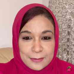 Single Arab woman in London, England, United Kingdom