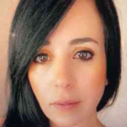 Single Arab woman in New York, New York, United States