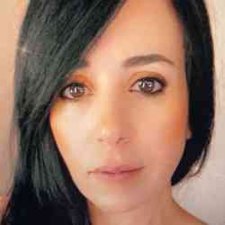 Single Arab woman in New York, New York, United States