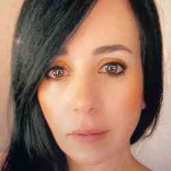 Single Arab woman in New York, New York, United States