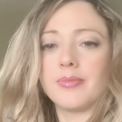 Single Arab woman in Tampa, Florida, United States