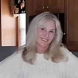 Single Arab woman in Dearborn, Michigan, United States