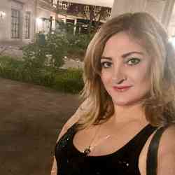 Single Arab woman in Los Angeles, California, United States